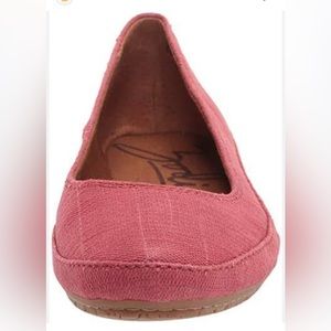 ZODIAC Women's Dawn Ballet Flat, Raspberry,